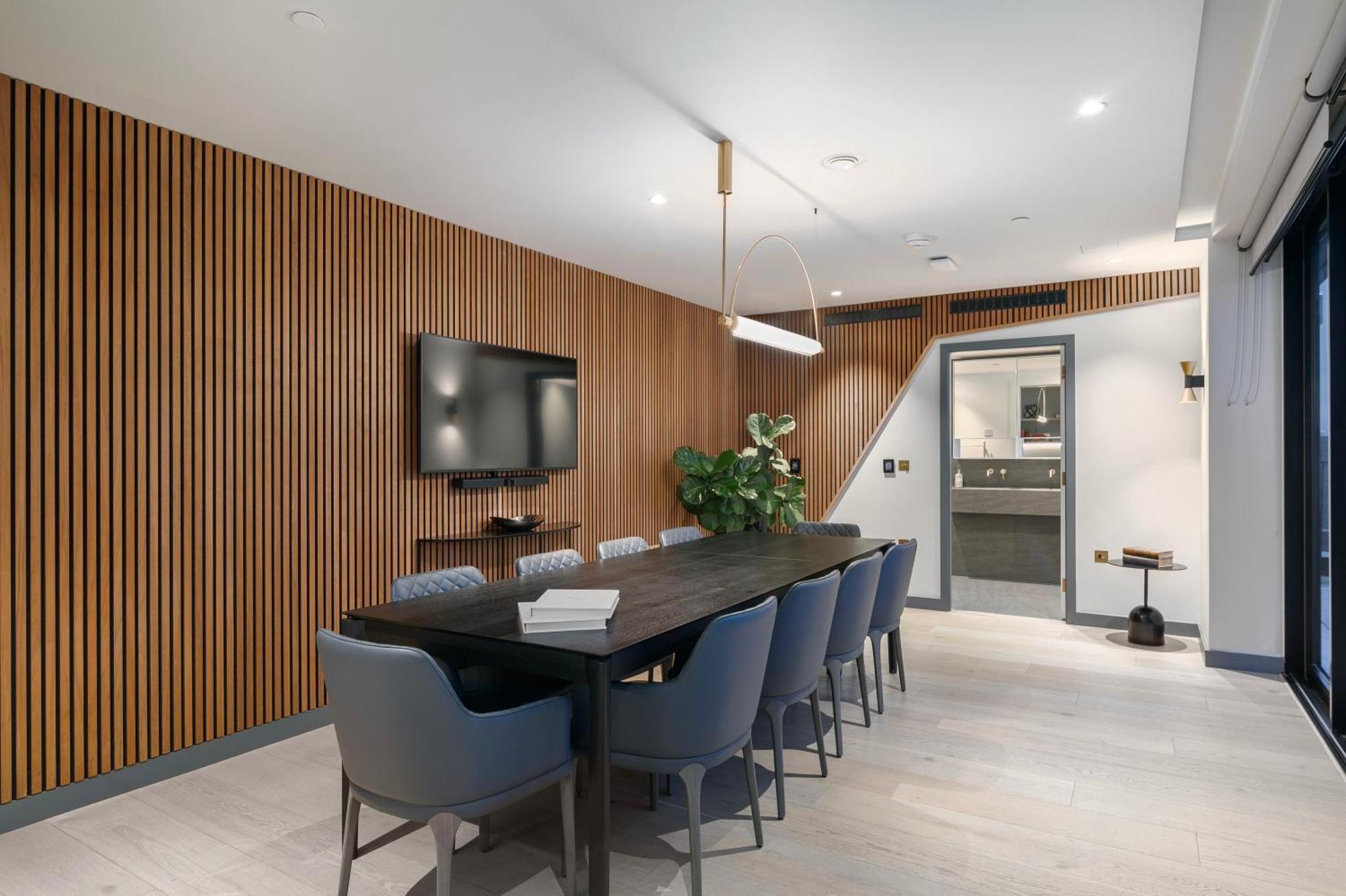 Kings Cross - Luxury 3 Bed Apartment, Private Balcony * Londra