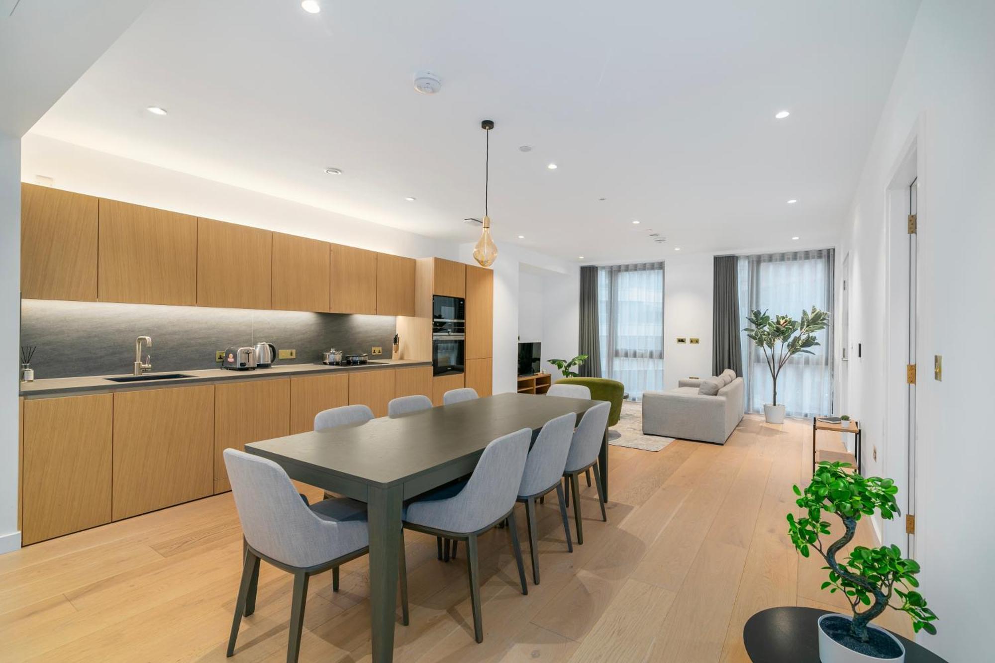 Kings Cross - Luxury 3 Bed Apartment, Private Balcony * Londra